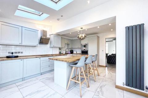 5 Castle View, Dodworth, Barnsley, S75 3LF