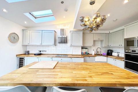 5 Castle View, Dodworth, Barnsley, S75 3LF