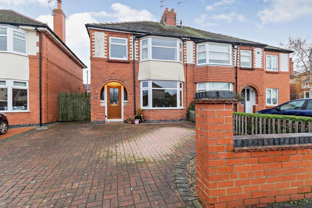 White House Drive, York 3 bed semidetached house £425,000