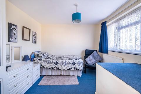 6 Ferriers Way, Epsom, KT18 5TJ