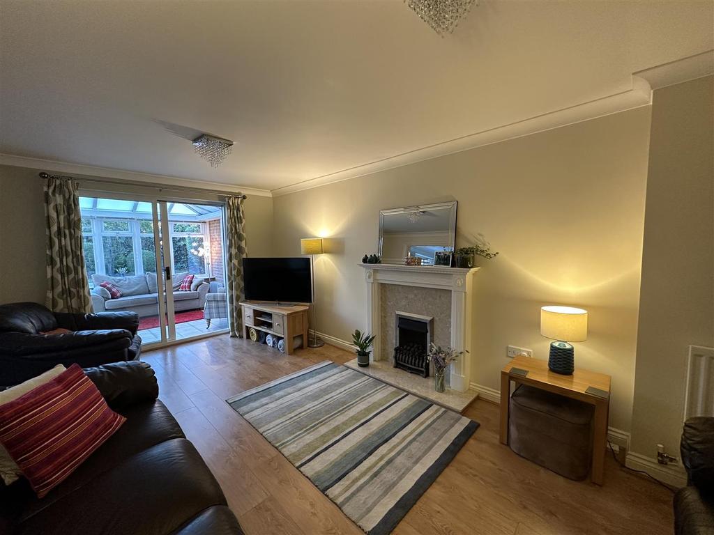 Abbey Close, Shepshed, Loughborough 4 bed house £370,000