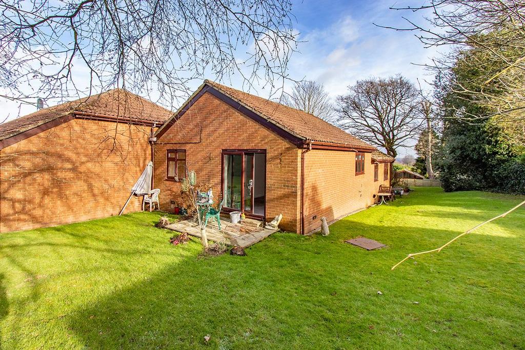 Bridger Way, Crowborough 2 bed semidetached bungalow £200,000
