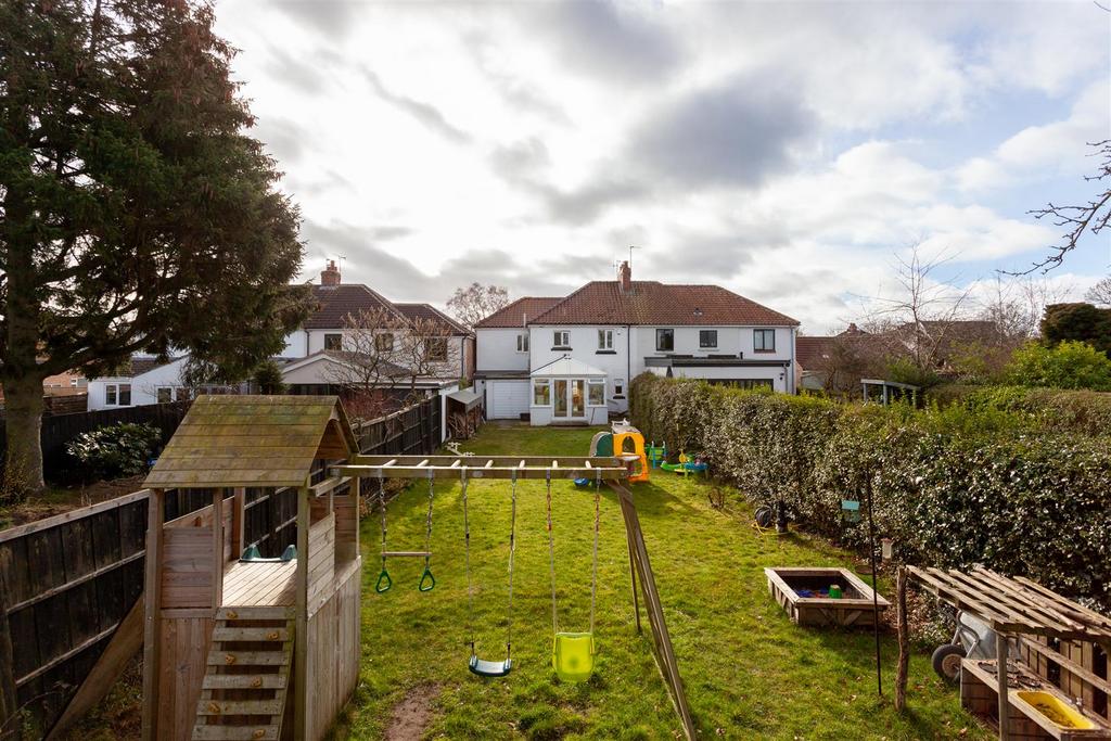 The Avenue, Southlands, Haxby 3 bed semidetached house £450,000