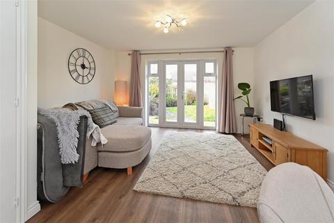 2 bedroom house to rent - Knott Gardens, Fishbourne