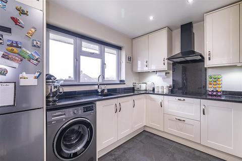 14a Willis Close, Epsom, KT18 7SS