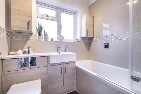 14a Willis Close, Epsom, KT18 7SS