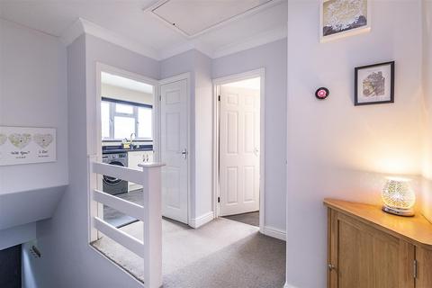 14a Willis Close, Epsom, KT18 7SS