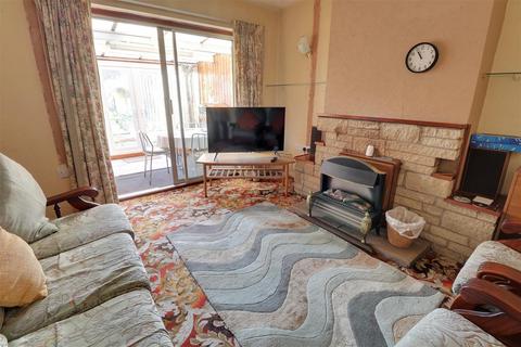 18 Ashwood Way, Hucclecote, Gloucester, GL3 3JE