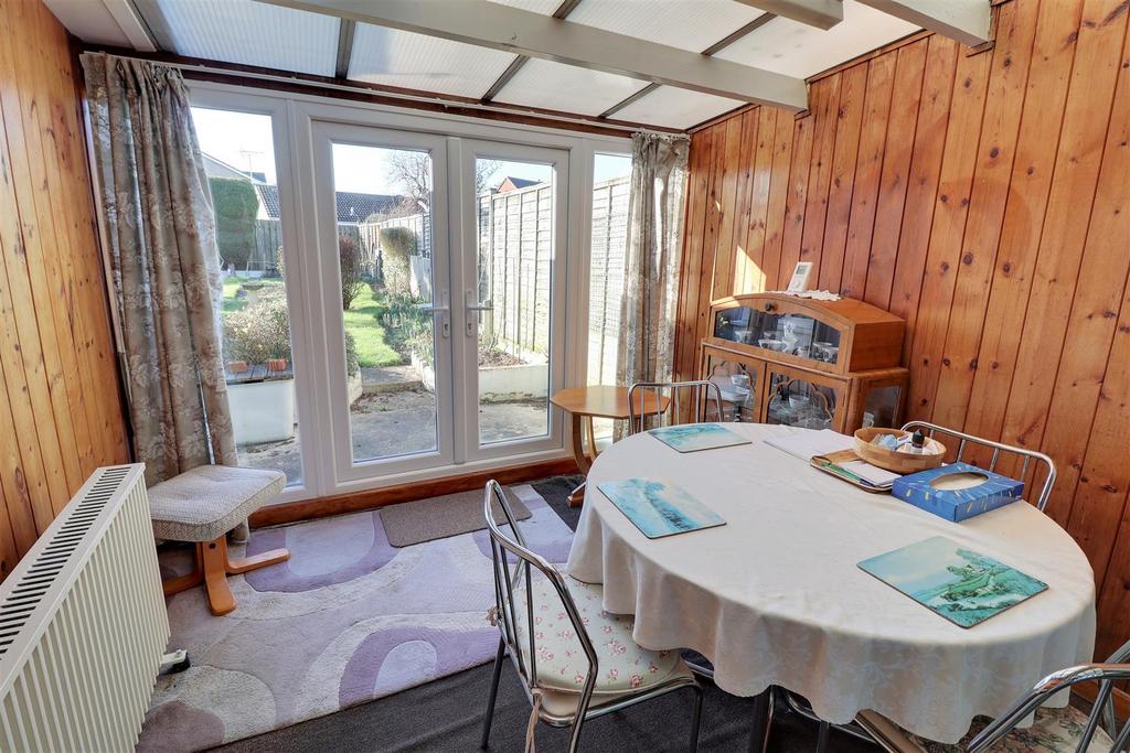 Ashwood Way, Hucclecote, Gloucester 2 bed semidetached bungalow £275,000