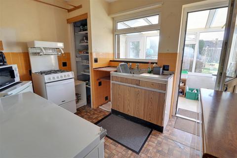 18 Ashwood Way, Hucclecote, Gloucester, GL3 3JE