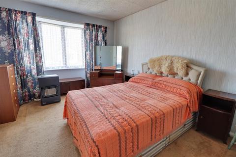 18 Ashwood Way, Hucclecote, Gloucester, GL3 3JE