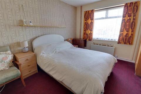 18 Ashwood Way, Hucclecote, Gloucester, GL3 3JE