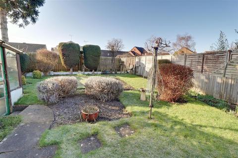 18 Ashwood Way, Hucclecote, Gloucester, GL3 3JE