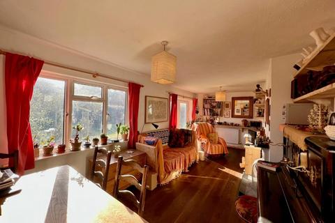 6 Frederick Thomas Road, Dursley, GL11 6NB