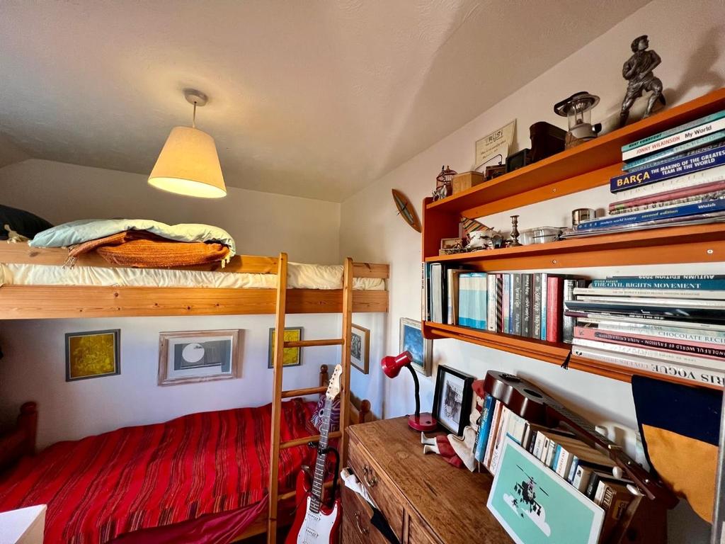 Bed 3.jpg