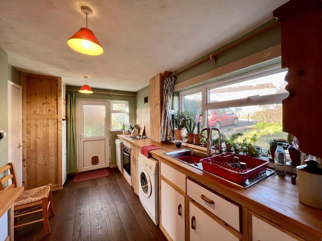 Kitchen 2.jpg
