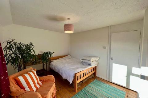 6 Frederick Thomas Road, Dursley, GL11 6NB