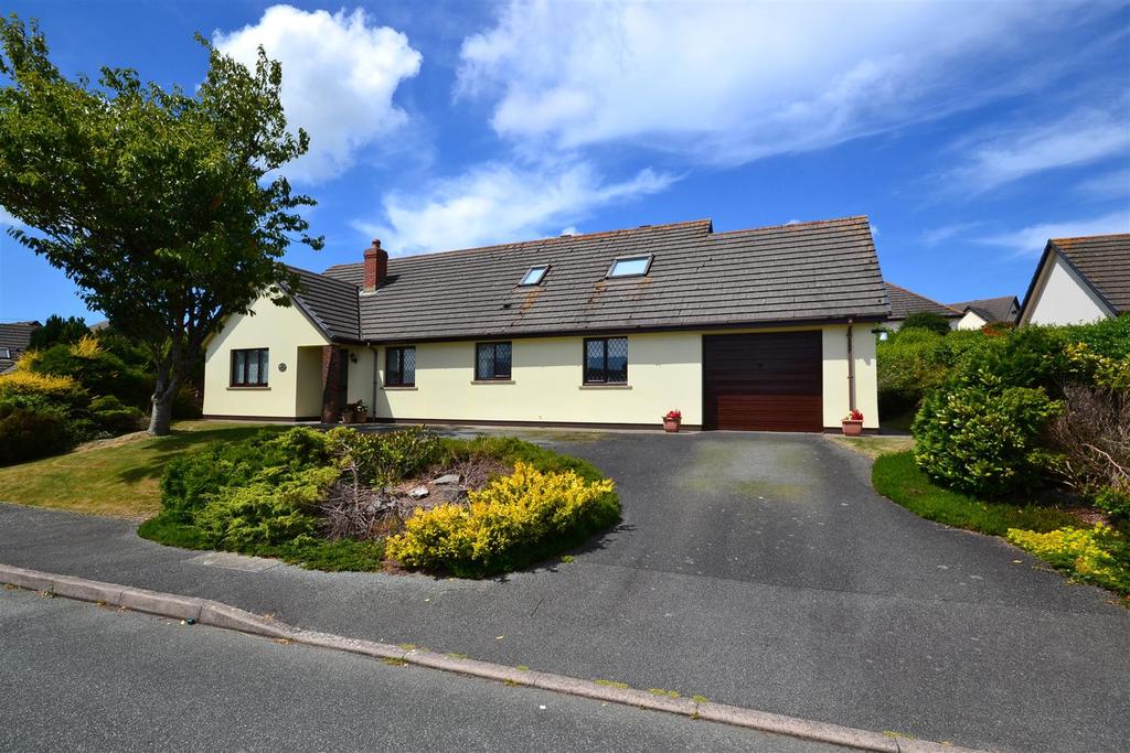 West Lane Close, Keeston, Haverfordwest 4 bed detached bungalow £350,000