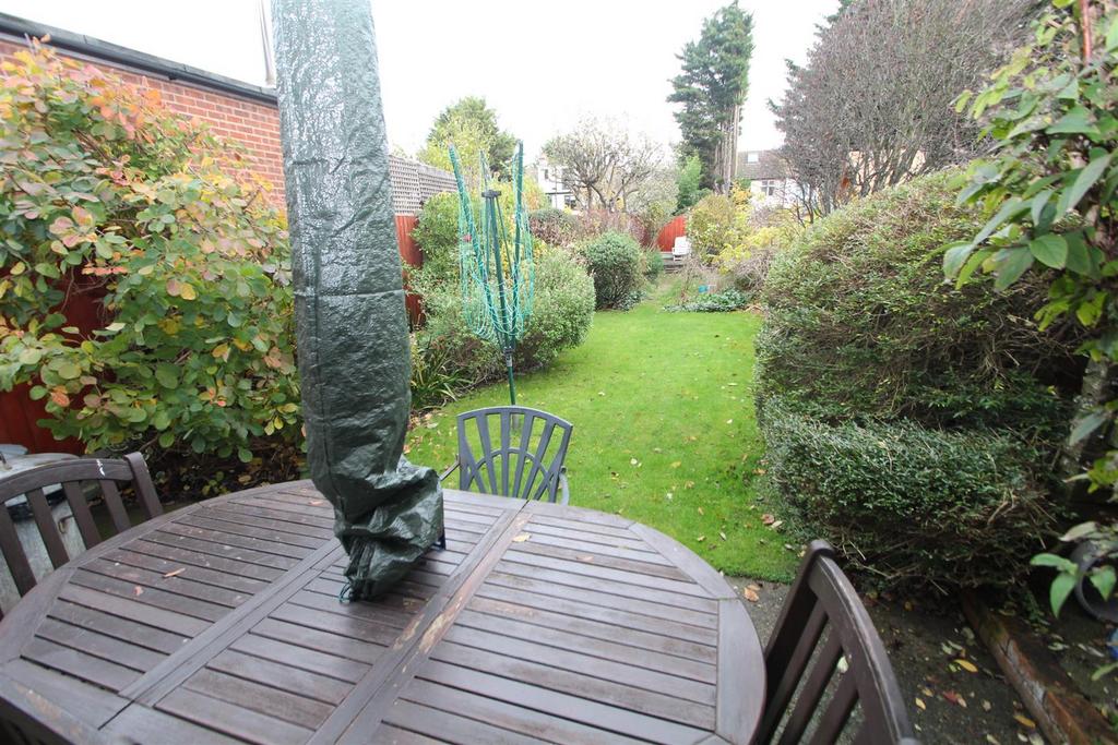 Rochester Drive, WestcliffOnSea 3 bed semidetached house for sale