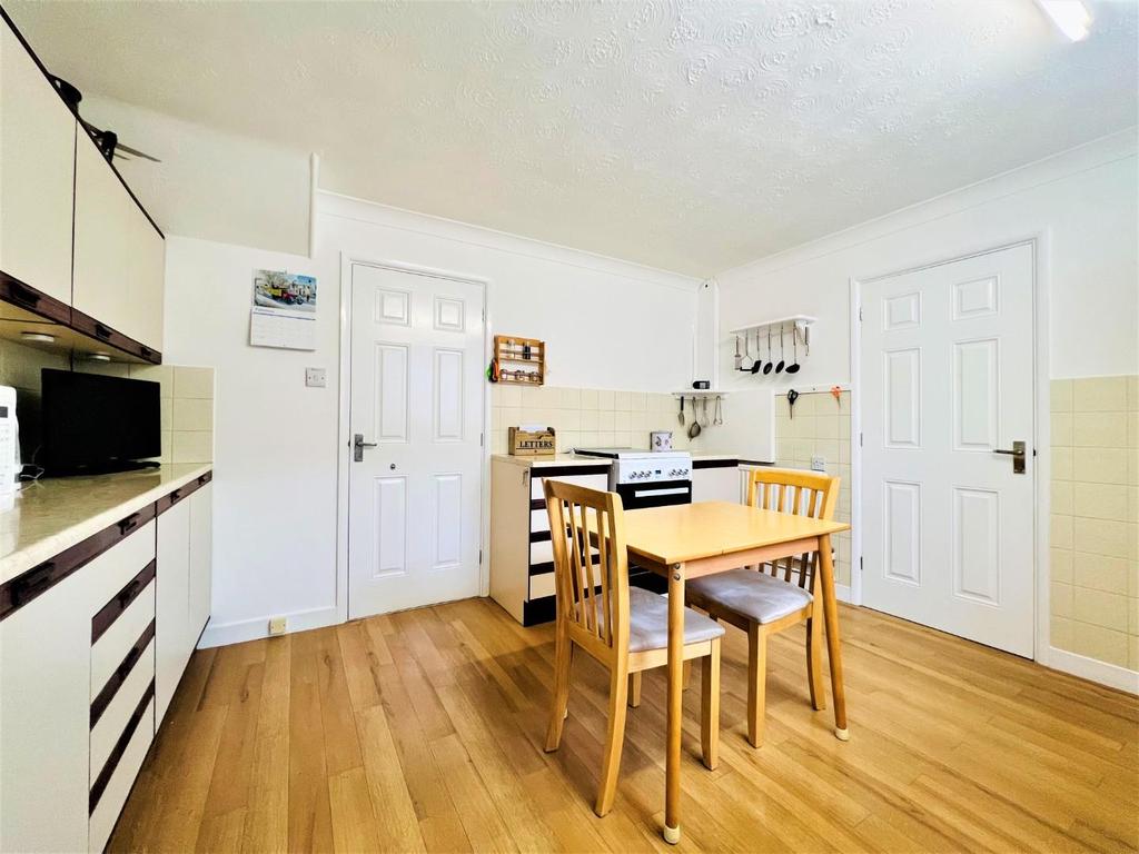 Appledore Crescent, Folkestone. Kent 2 bed terraced house £270,000