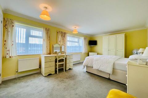 47 Appledore Crescent, Folkestone, CT19 4NA