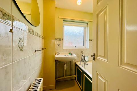 47 Appledore Crescent, Folkestone, CT19 4NA