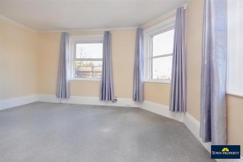 2 bedroom flat for sale - The Goffs, Eastbourne