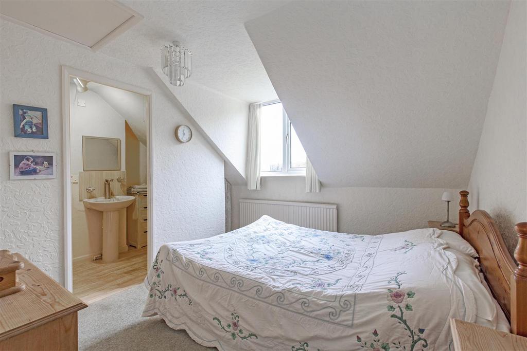 Bedroom 2-2.jpg
