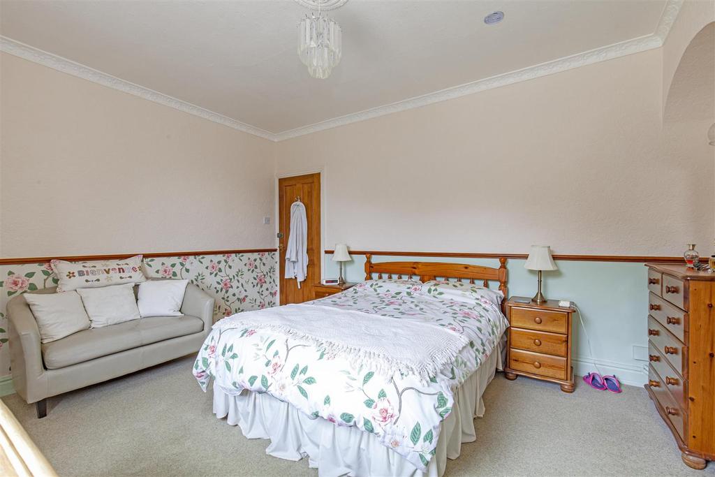 Bedroom 1-2.jpg