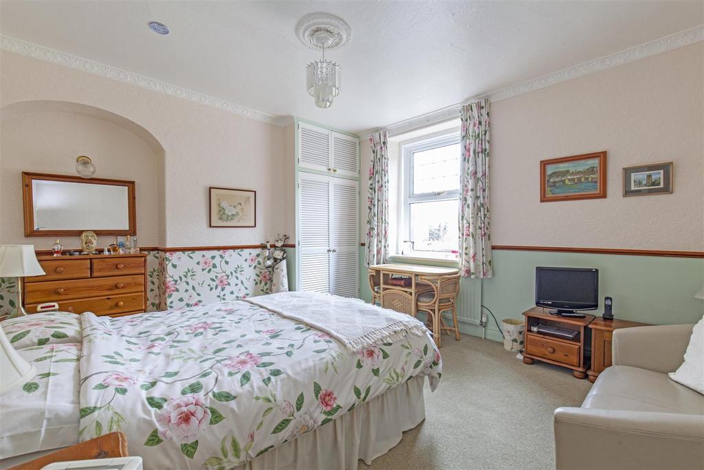 Bedroom 1-1.jpg