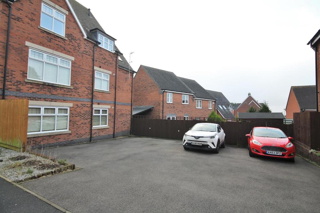 Overlord Drive, Hinckley 2 bed apartment £700 pcm (£162 pw)