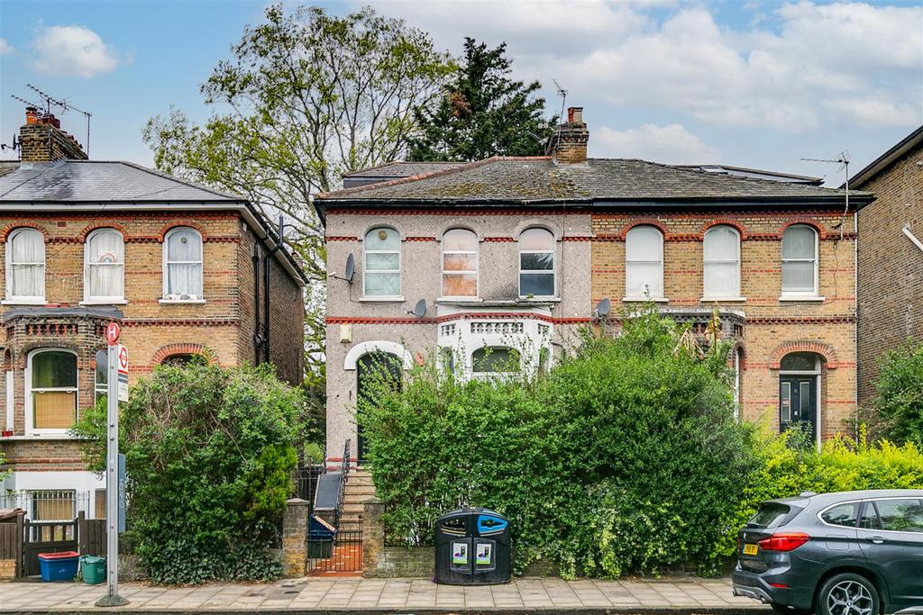 Oxford Road North, London, W4 2 bed flat £499,950