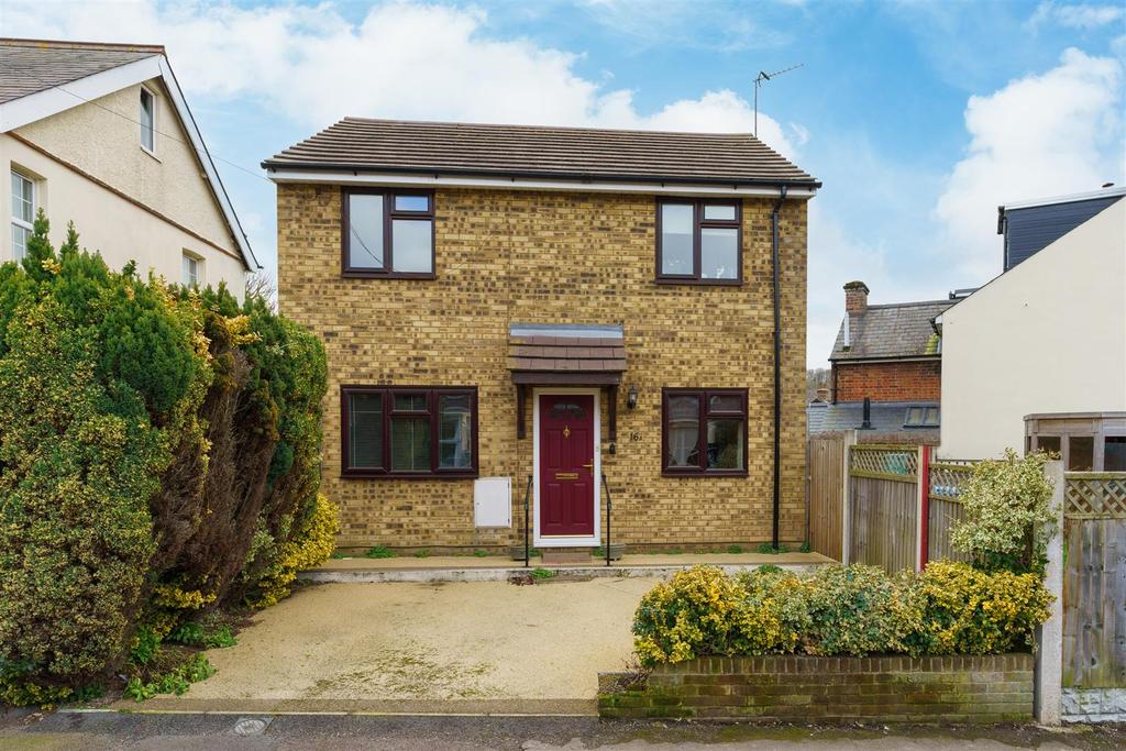 Longfield Road, Tring 3 bed detached house for sale £500,000