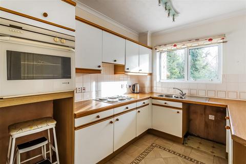 2 bedroom retirement property for sale - Forge Lane, Cheam, Surrey