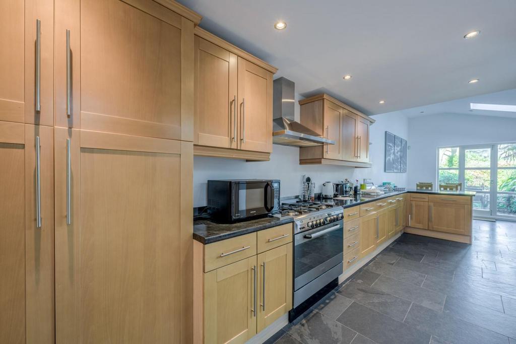 Kitchen Area 1