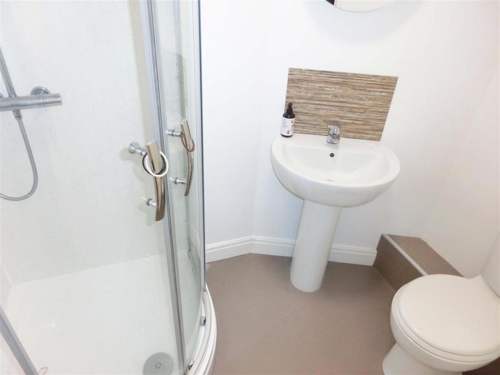 Dark Lane 7 shower room.jpg