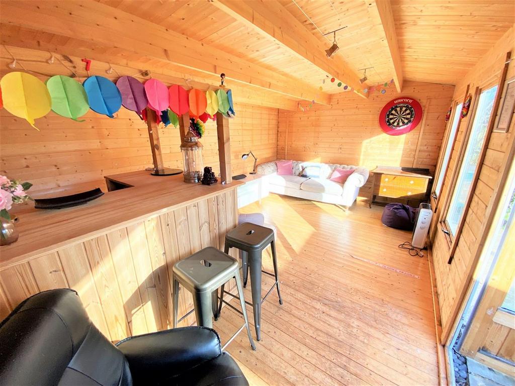 DUNSTER HOUSE CABIN &amp; SIDE STORE
