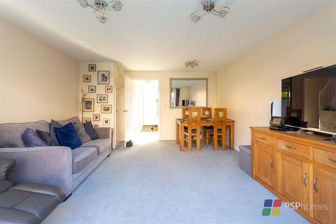 25 Renfields, Haywards Heath, RH16 4TG
