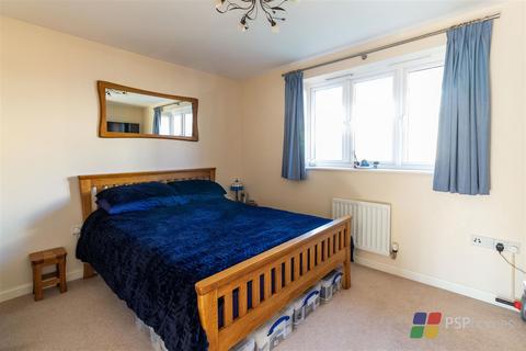 25 Renfields, Haywards Heath, RH16 4TG
