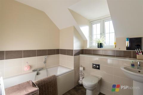 25 Renfields, Haywards Heath, RH16 4TG