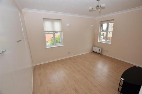 Studio to rent, Spencer Court, South Woodham Ferrers