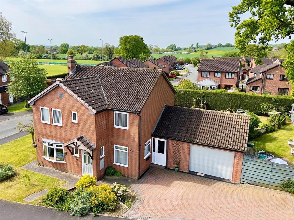 Almond Drive, Elson Park, Ellesmere. 4 bed detached house for sale £