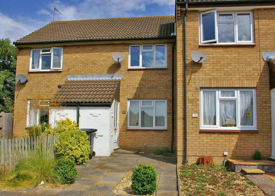 Lindfield Drive, Hailsham 2 bed terraced house £900 pcm (£208 pw)