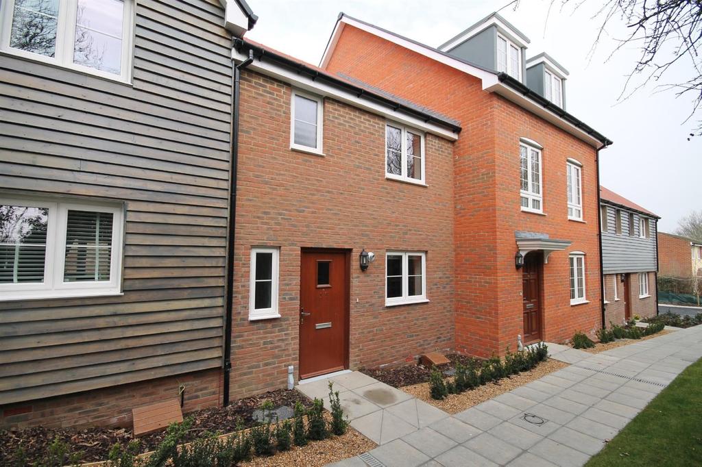 Clements Close, Puckeridge 3 bed terraced house £1,550 pcm (£358 pw)