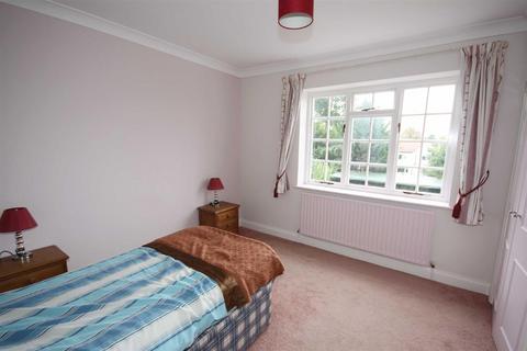 13 Blenheim Road, Bromley, BR1 2EX