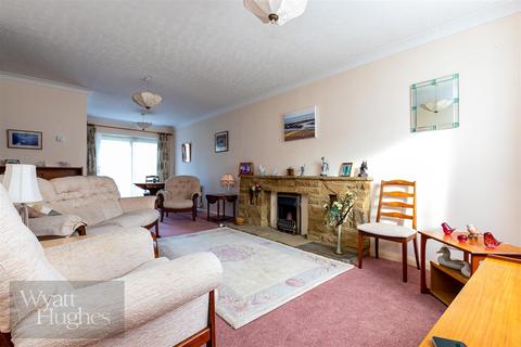3 bedroom semi-detached house for sale - Pegwell Close, Hastings