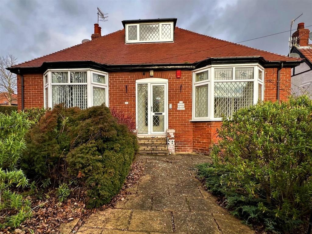 Cross Lane, Scarborough 2 bed detached bungalow £295,000