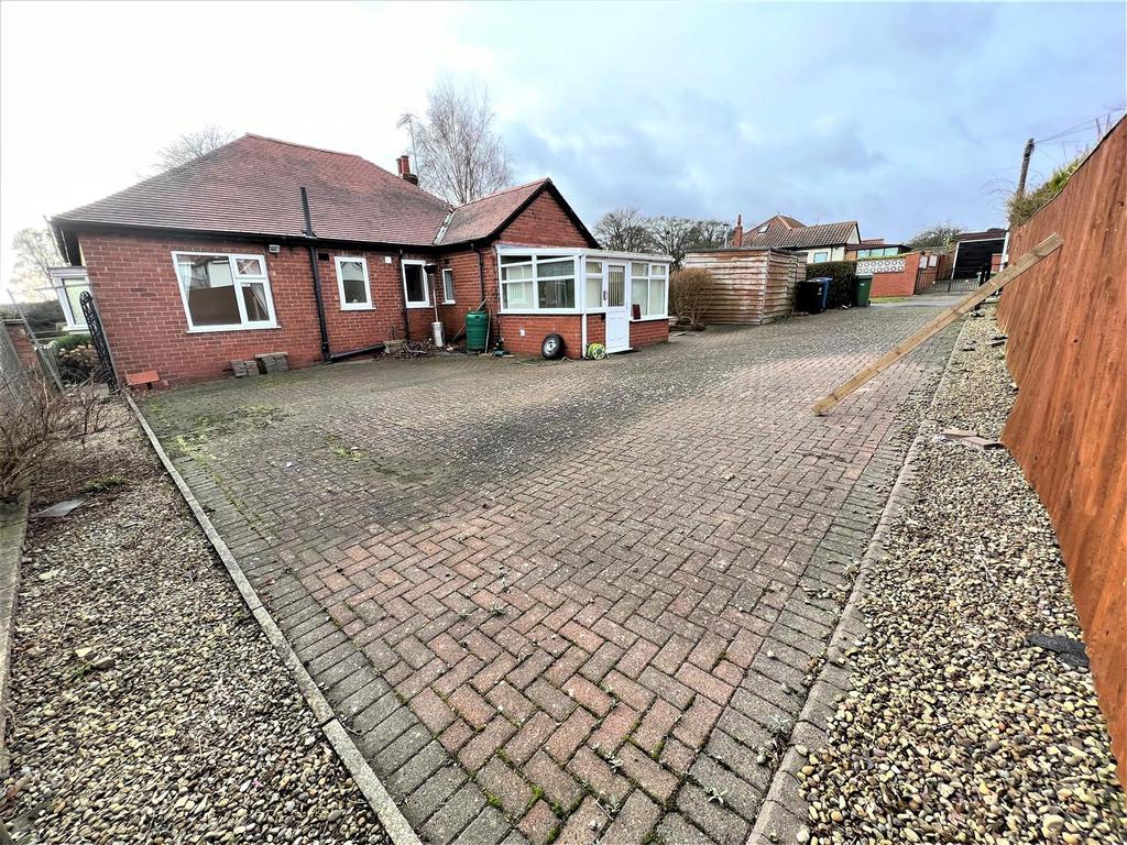 Cross Lane, Scarborough 2 bed detached bungalow £295,000