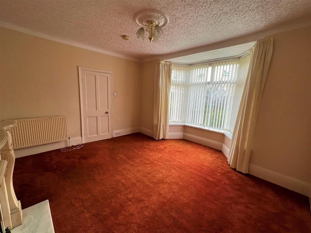 Cross Lane, Scarborough 2 bed detached bungalow £295,000