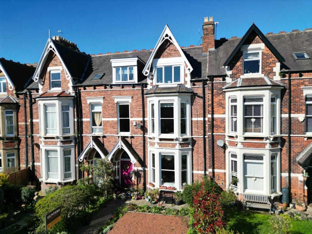 Roker Park Road, Roker, Sunderland SR6 9PL 6 bed terraced house for